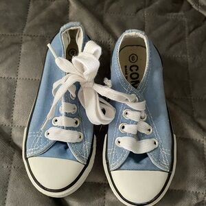 COM light blue kids size 6 sneakers